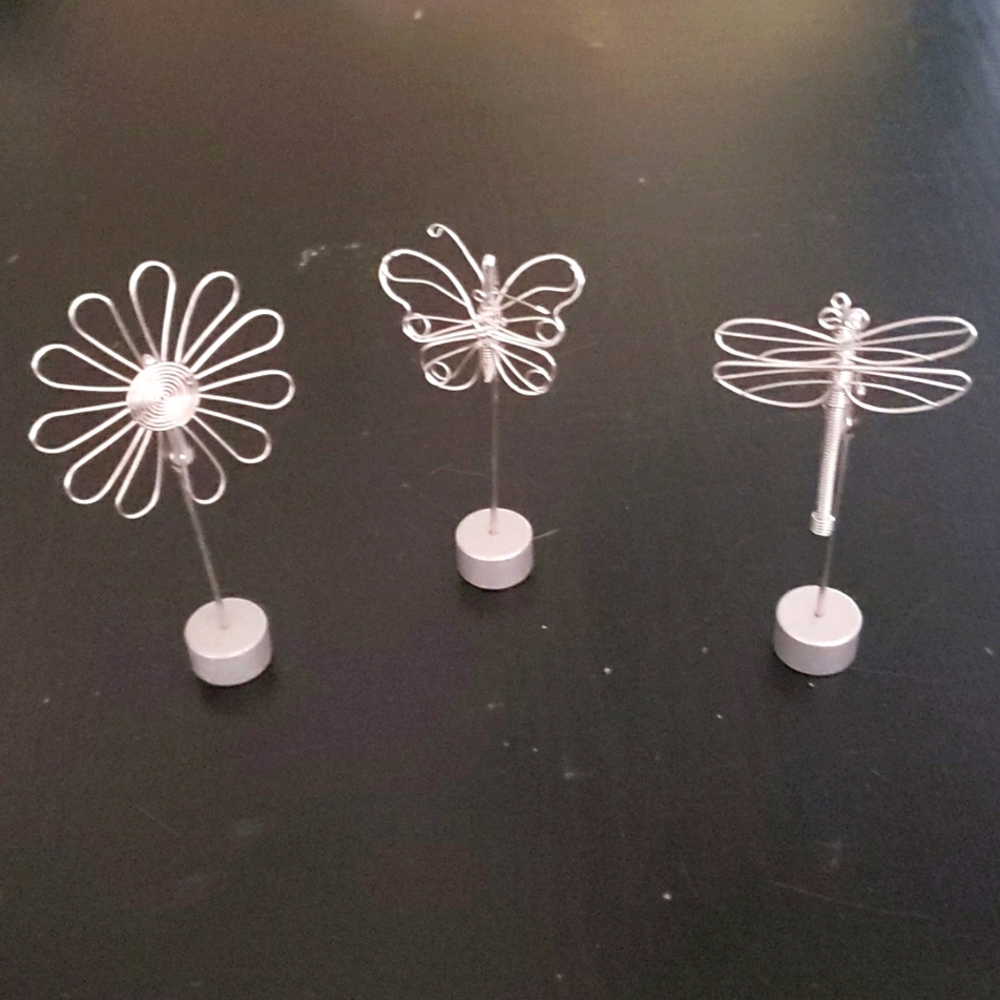 $5 Bundle Item.  Three photo holders